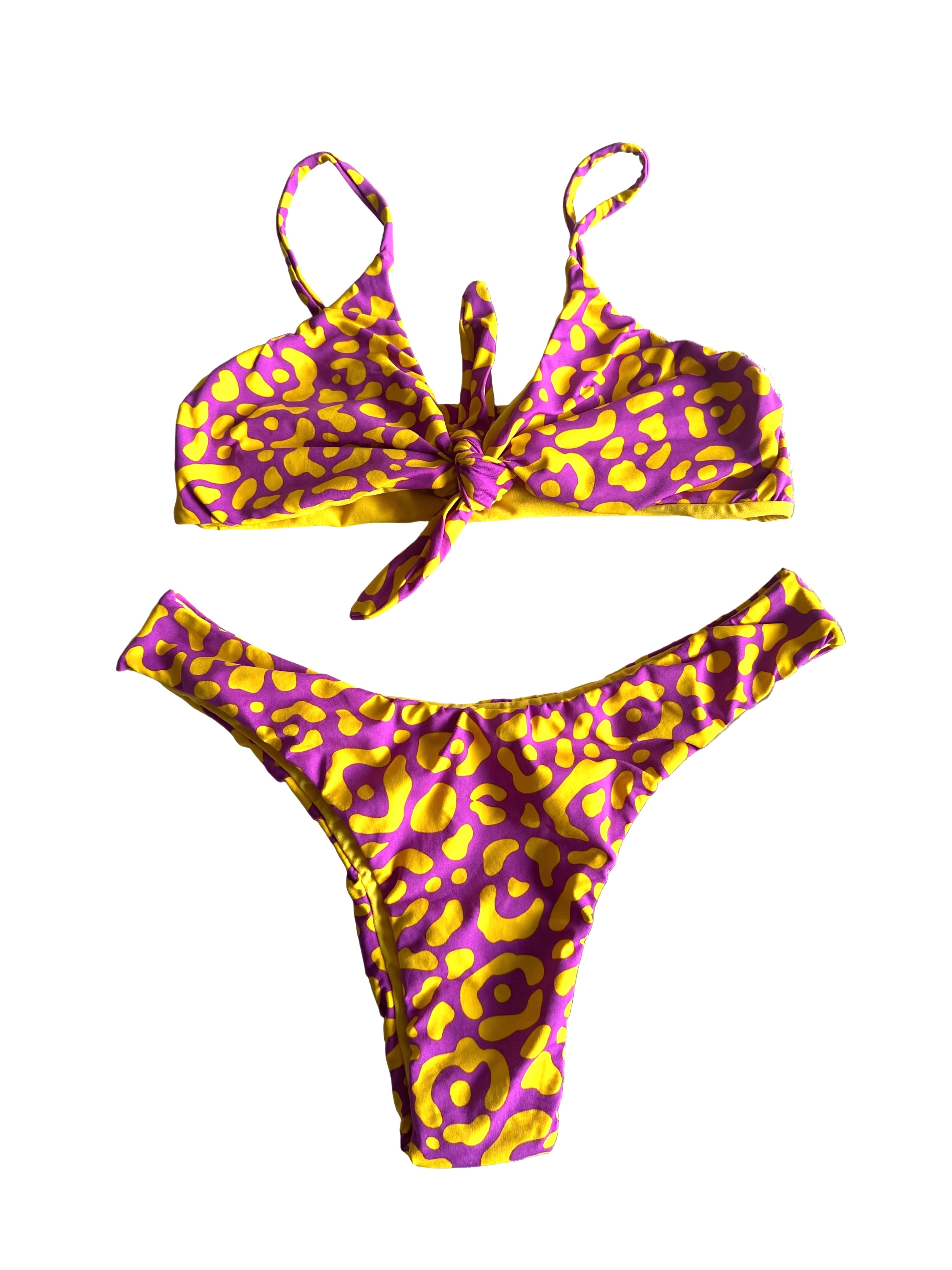 Biquini lilás e amarelo