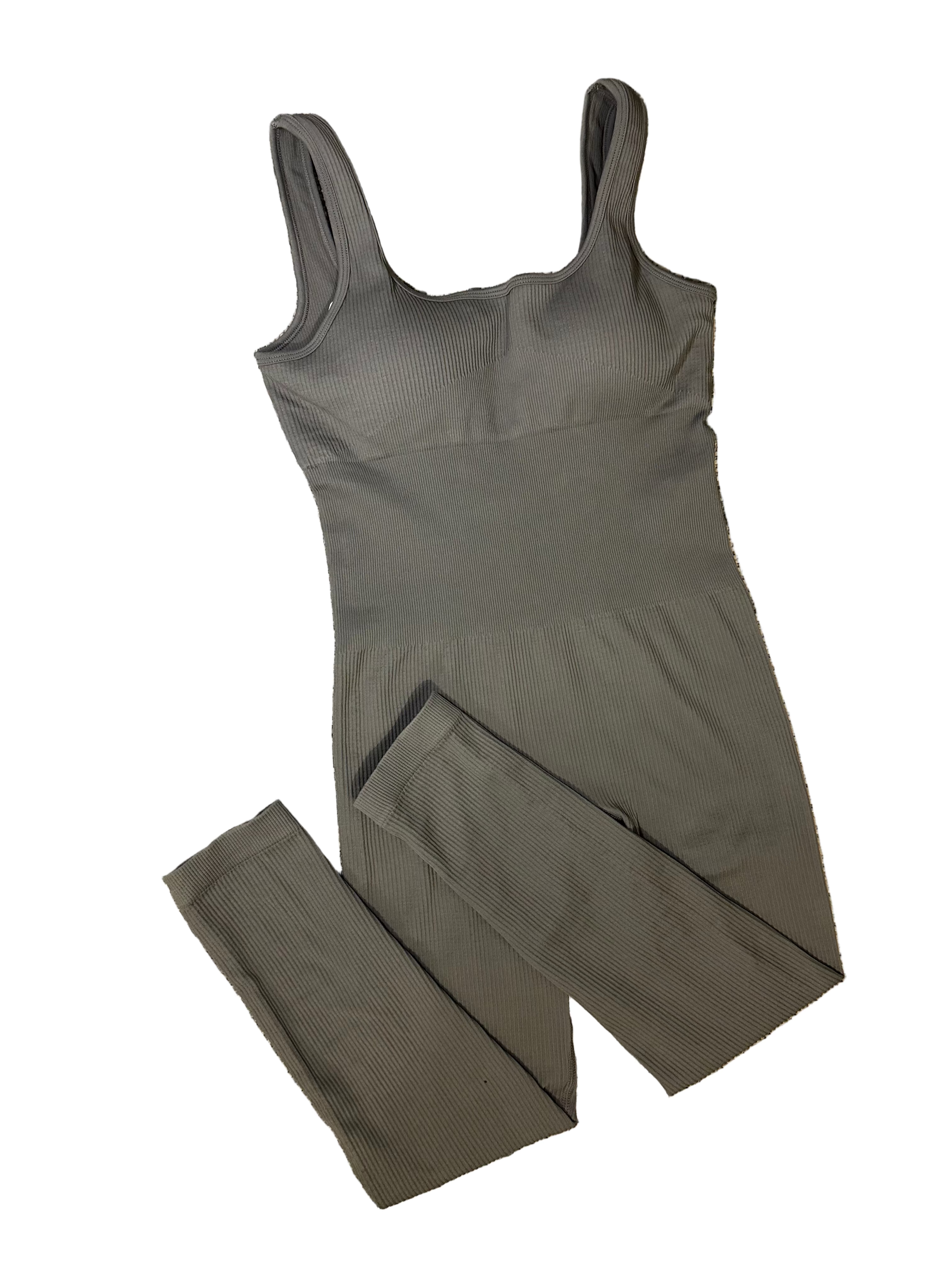 Macacão verde acinzentado