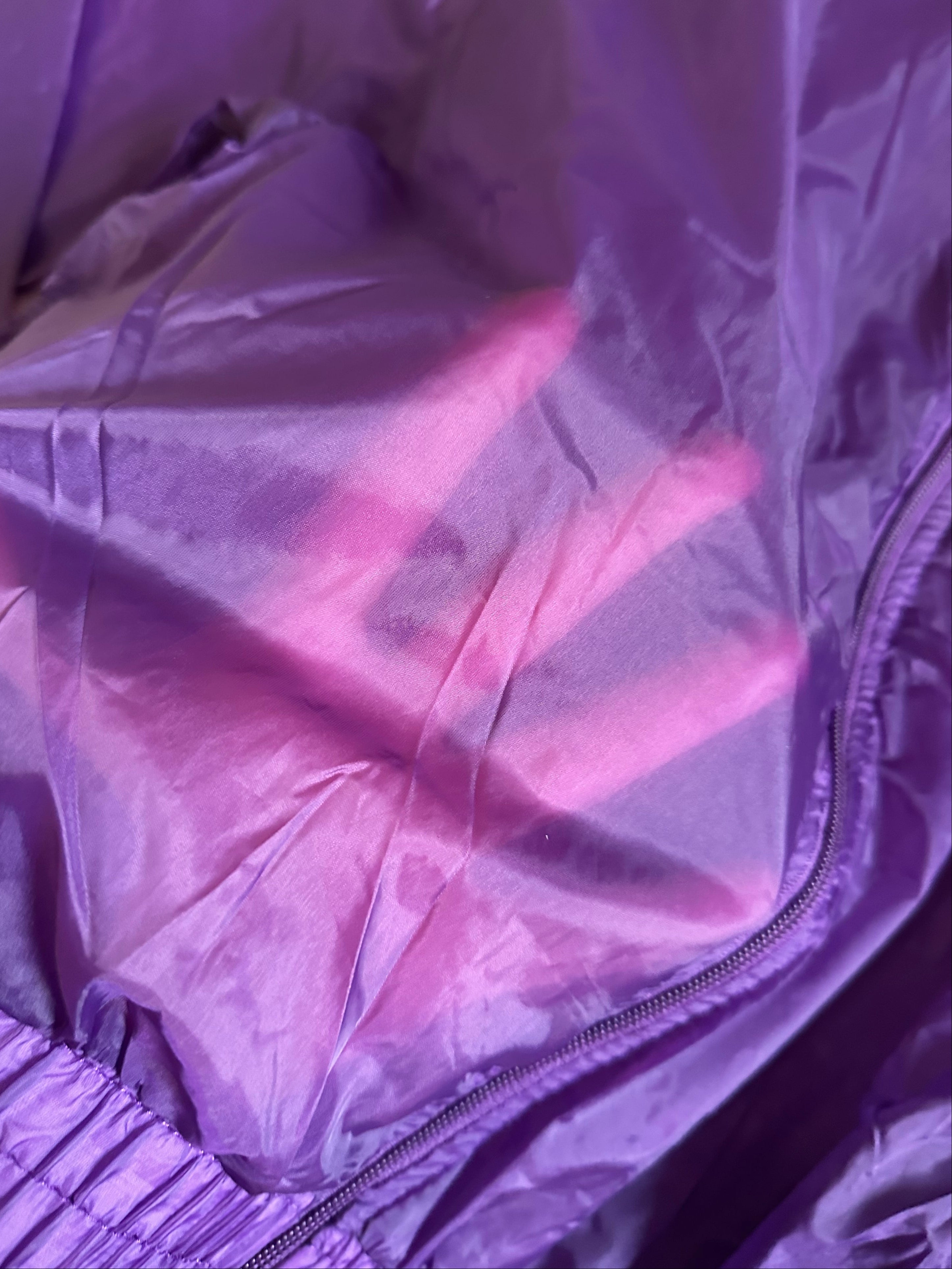 Corta vento roxo transparente
