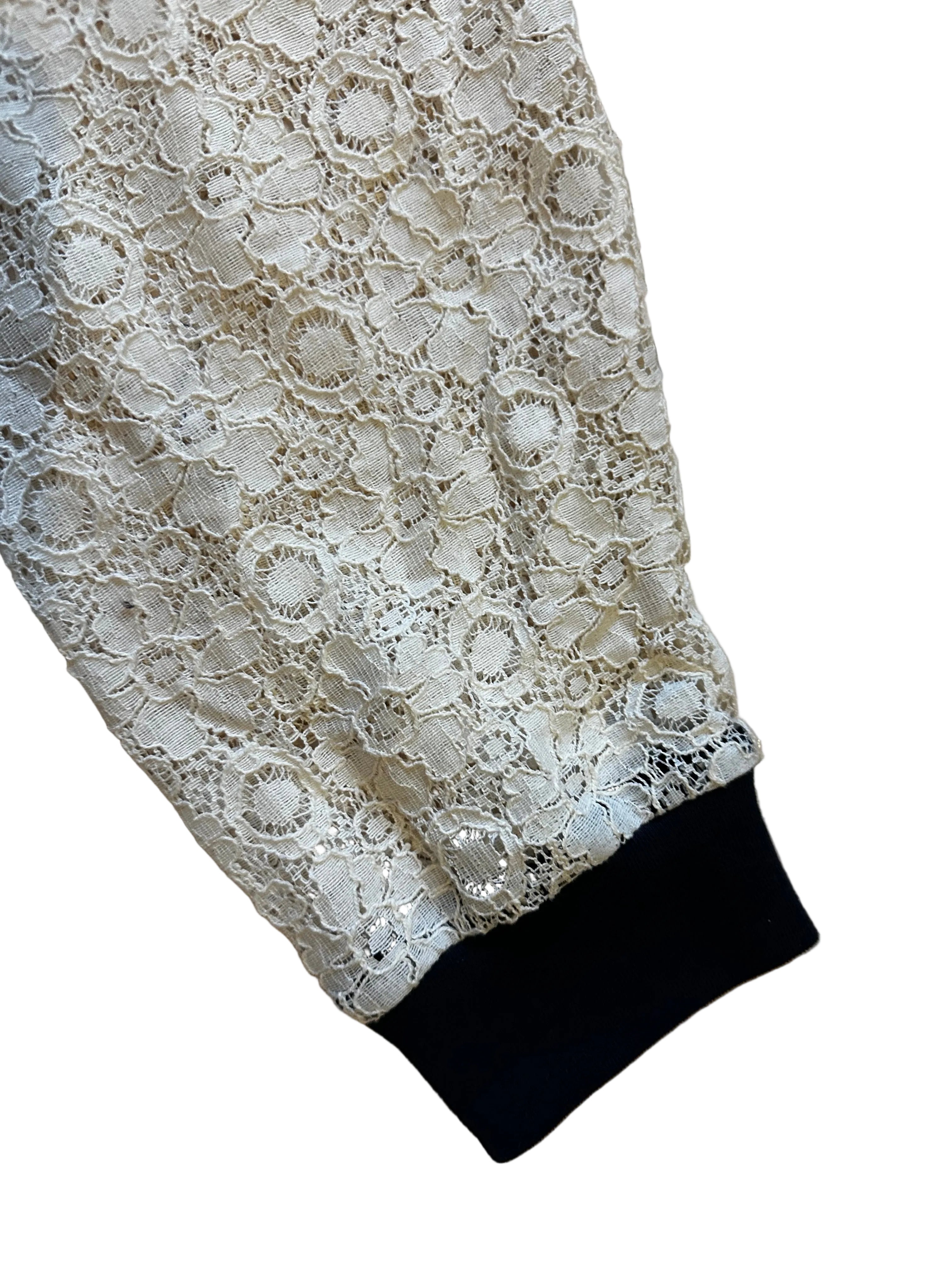 Sweatshirt com capuz azul rendada