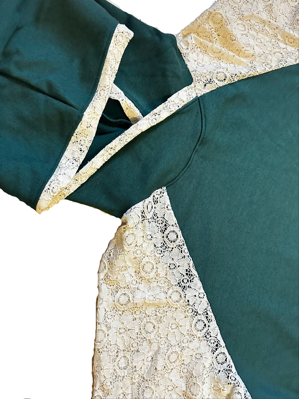 Sweatshirt com capuz verde rendada