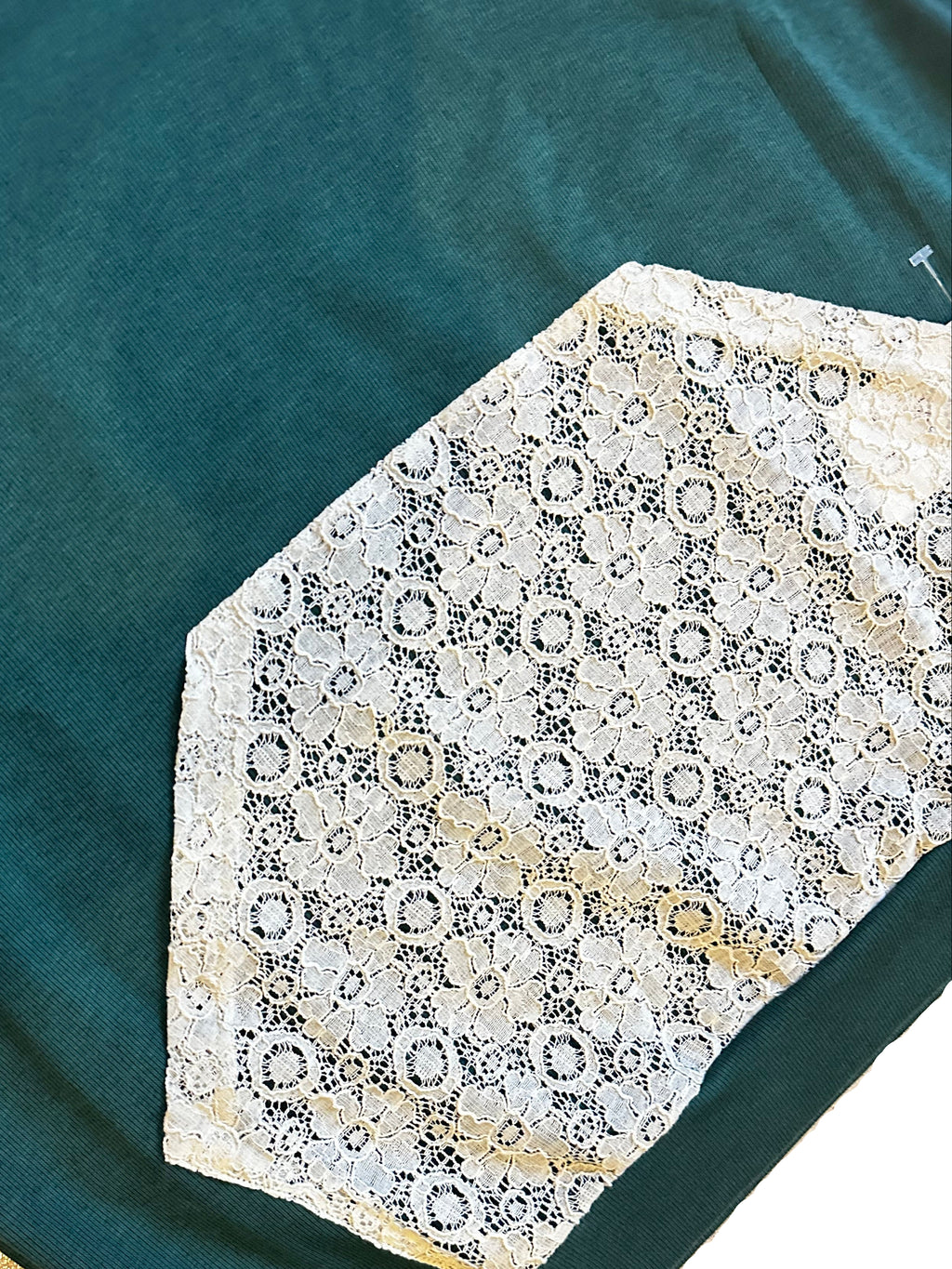 Sweatshirt com capuz verde rendada