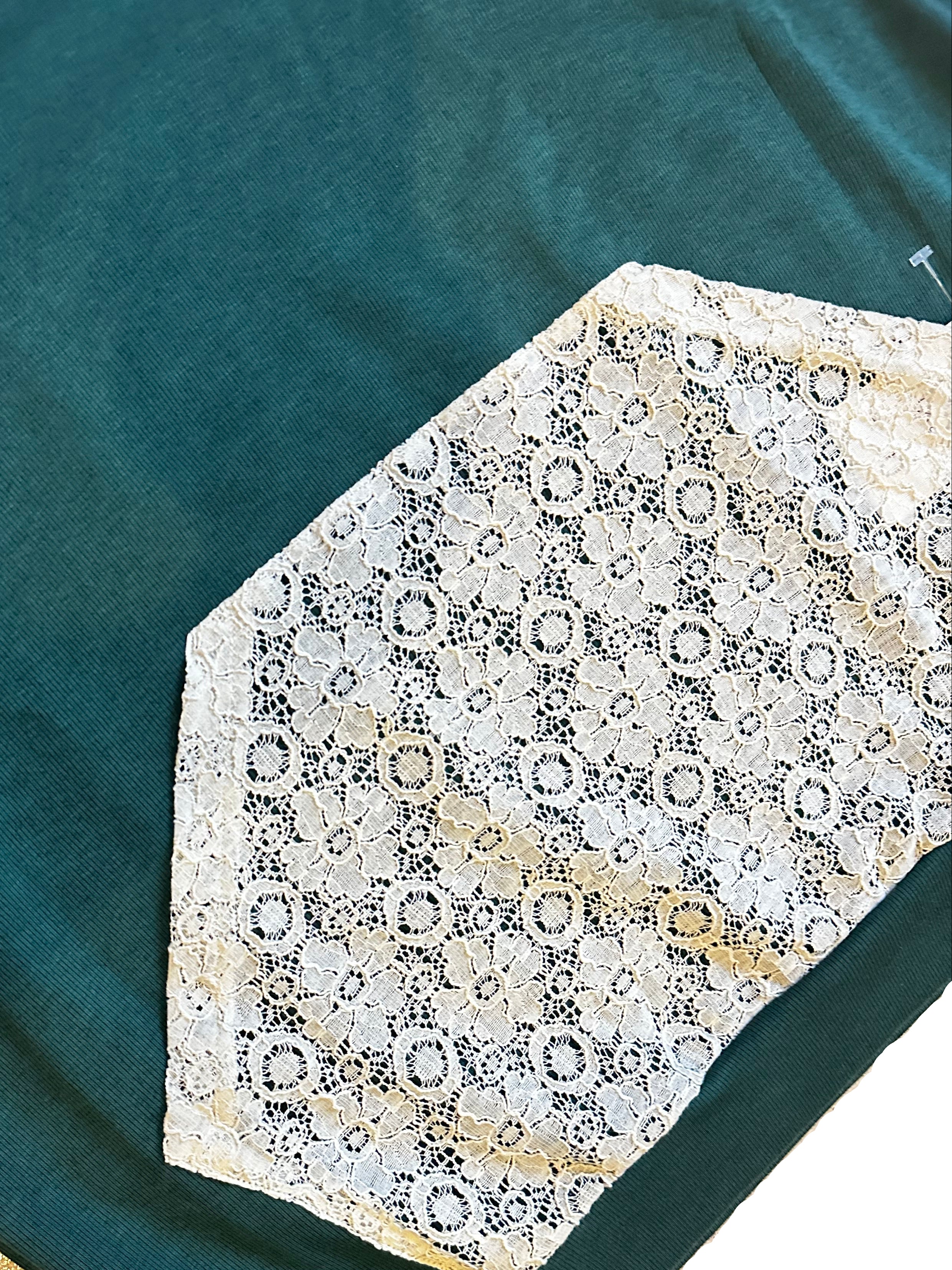 Sweatshirt com capuz verde rendada