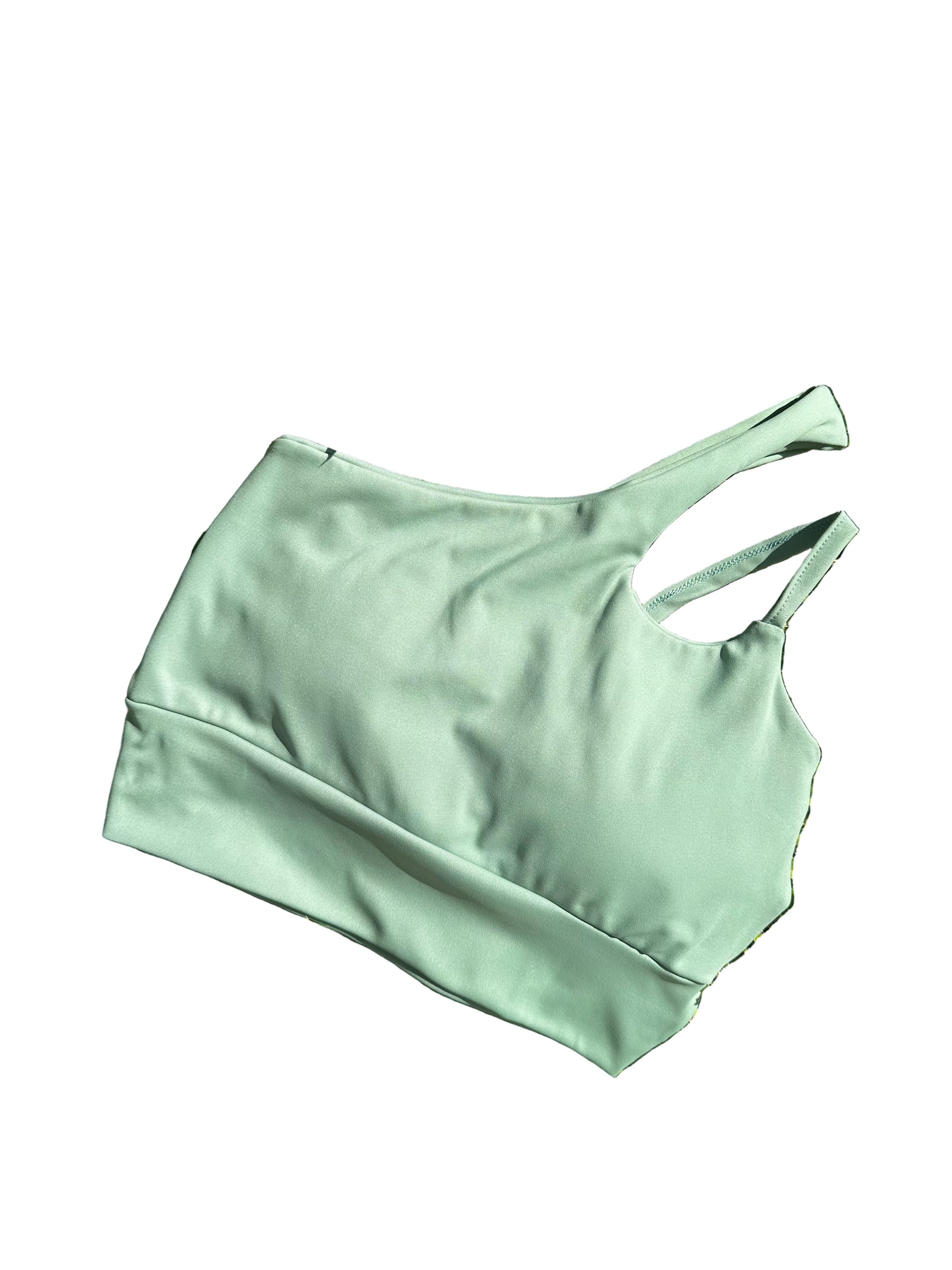 Top verde com copas com alças unilaterais